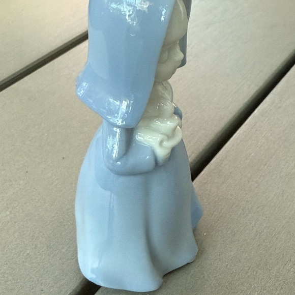 INARCO JAPAN Praying/Singing Nun Porcelain Figurine Blue Girl - Picture 2 of 7